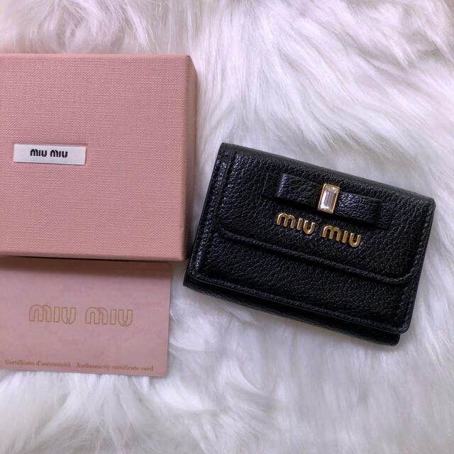 新品　ミュウミュウ miumiu レター 三つ折り財布 マドラス