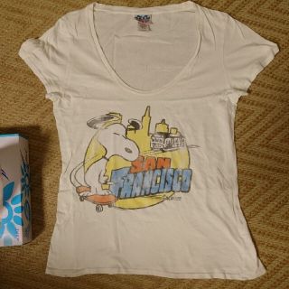 ジャンクフード(JUNK FOOD)のスヌーピーSNOOPY Tシャツ M  JUNKFOOD アメリカ製 U.S.A(Tシャツ(半袖/袖なし))