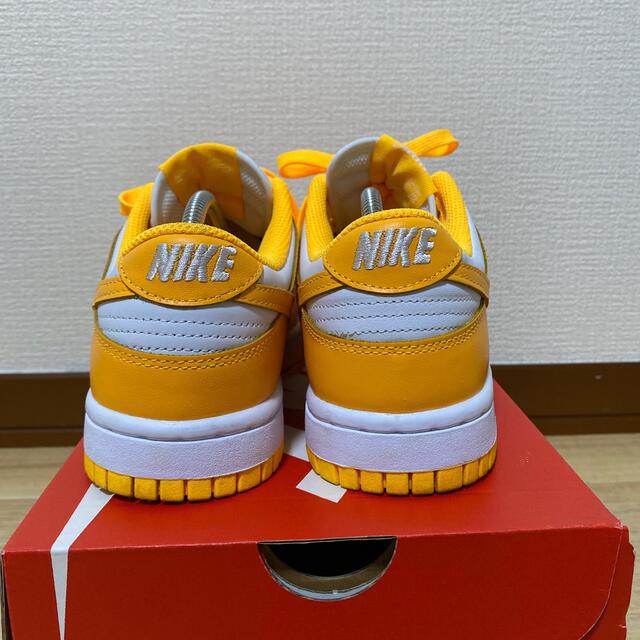 NIKE(ナイキ)のNIKE WMNS DUNK LOW "LASER ORANGE" レディースの靴/シューズ(スニーカー)の商品写真