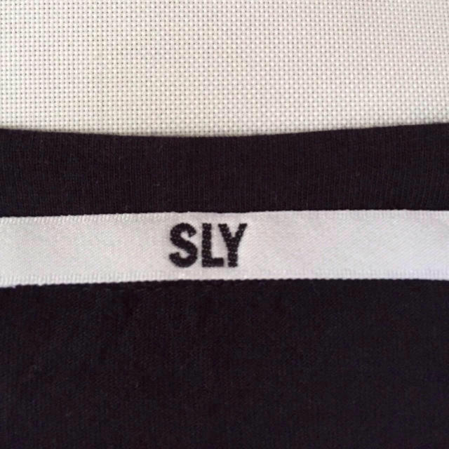 SLY(スライ)のSLY♡裾フリルノースリーブ♡ニットの下などに♡ レディースのトップス(タンクトップ)の商品写真