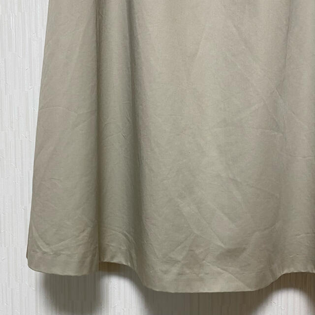 UNTITLED(アンタイトル)のUNTITLED  フレアースカート　グレージュ　日本製 レディースのスカート(ひざ丈スカート)の商品写真