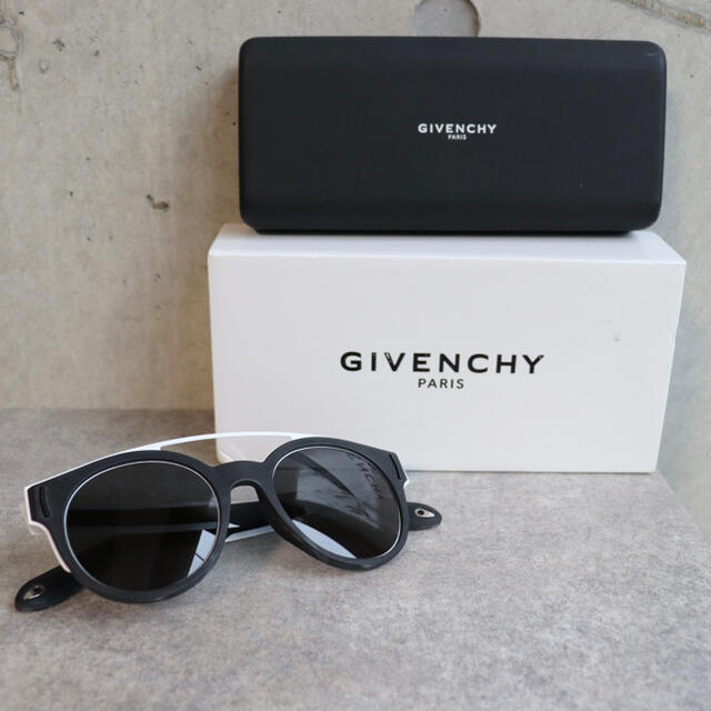 GIVENCHY ロゴサングラス GV7017NS