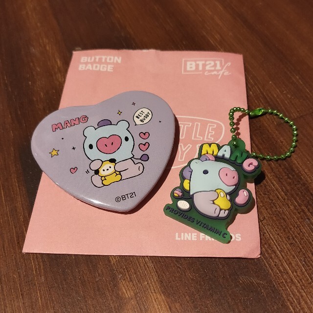 防弾少年団(BTS)(ボウダンショウネンダン)のBT21cafe MANG 缶バッチ　キーホルダー　セット エンタメ/ホビーのタレントグッズ(アイドルグッズ)の商品写真