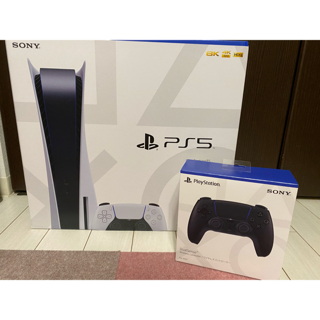 PlayStation(プレイステーション)のPlayStation5本体＋純正コントローラーセット エンタメ/ホビーのゲームソフト/ゲーム機本体(家庭用ゲーム機本体)の商品写真