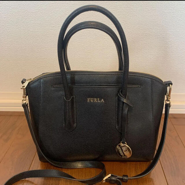 【美品】FURLA  フルラ ショルダー付きハンドバッグ