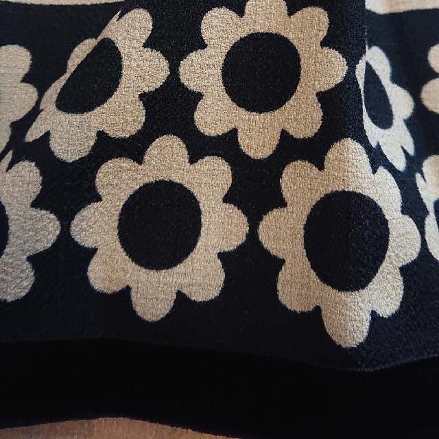 M'S GRACY(エムズグレイシー)のデイジー柄スカート ベージュ 38 レディースのスカート(ひざ丈スカート)の商品写真