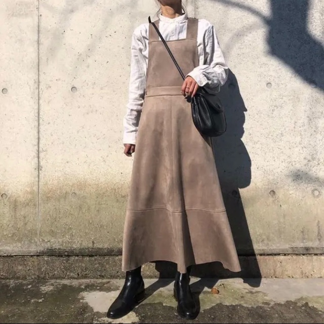 ZARA(ザラ)のZARA フェイクスエード オーバーオールスカート XS レディースのワンピース(ロングワンピース/マキシワンピース)の商品写真