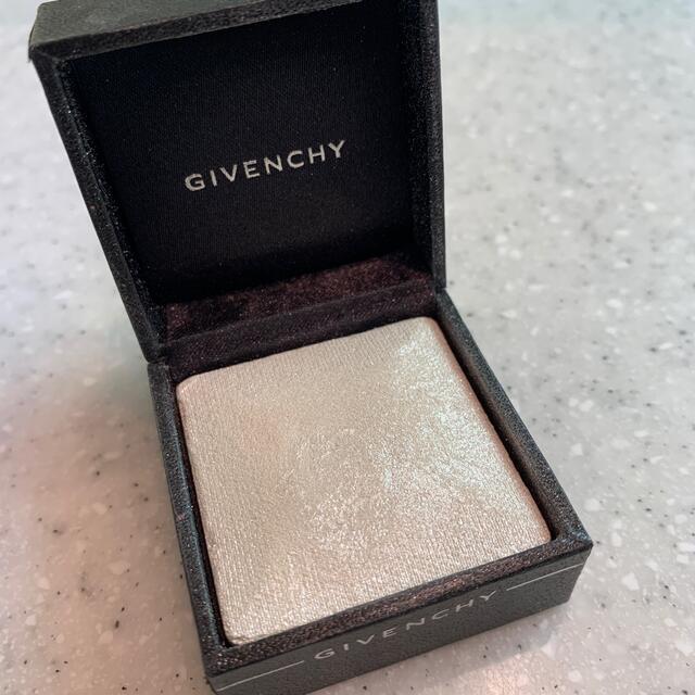 GIVENCHY(ジバンシィ)のジバンシー　フェイスパウダー　ハイライト　グリッター　アイシャドウ コスメ/美容のベースメイク/化粧品(フェイスパウダー)の商品写真