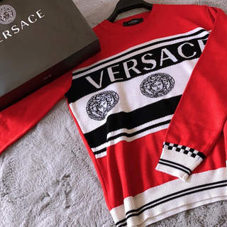 ヴェルサーチ(VERSACE)のヴェルサーチ　Versaceのニットです新品未使用(ニット/セーター)
