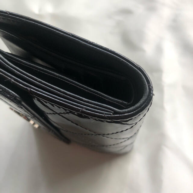 CHANEL(シャネル)の『美品本物』シャネル　マトラッセエナメルココマーク　二つ折り財布　 レディースのファッション小物(財布)の商品写真