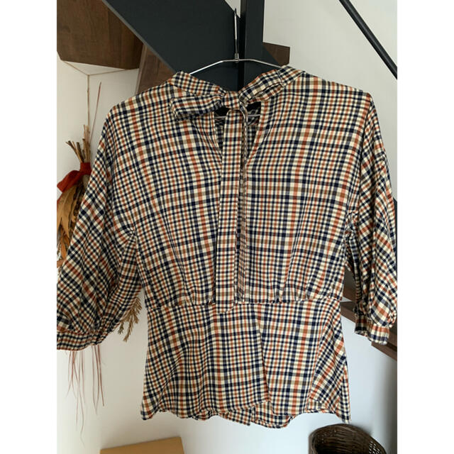 ZARA(ザラ)のZARA ペプラムトップス レディースのトップス(シャツ/ブラウス(半袖/袖なし))の商品写真