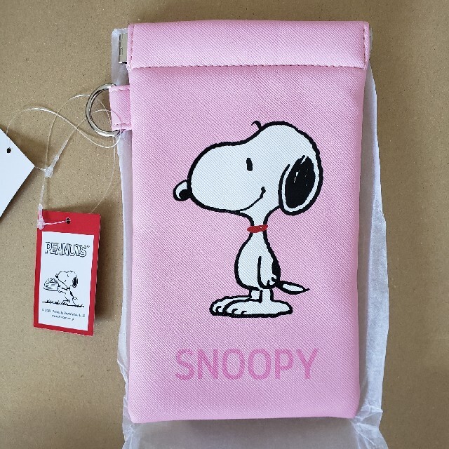 SNOOPY(スヌーピー)の新品　パカパカポーチ　スヌーピー エンタメ/ホビーのおもちゃ/ぬいぐるみ(キャラクターグッズ)の商品写真