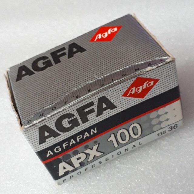 AGFA APX100 期限切れ モノクロフィルム 36枚撮り エンタメ/ホビーのアート用品(その他)の商品写真