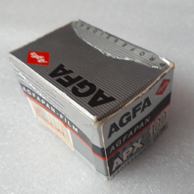 AGFA APX100 期限切れ モノクロフィルム 36枚撮り エンタメ/ホビーのアート用品(その他)の商品写真