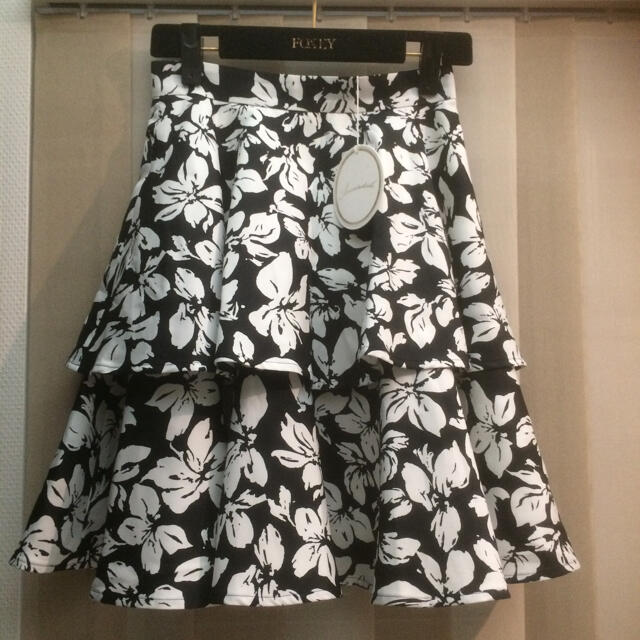 Aveniretoile(アベニールエトワール)の新品未使用 アベニールエトワール ティアードスカート レディースのスカート(ひざ丈スカート)の商品写真