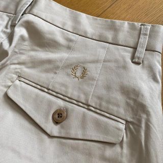 フレッドペリー(FRED PERRY)の【未使用・美品】FRED PERRY フレッドペリー チノパン S ベージュ(チノパン)