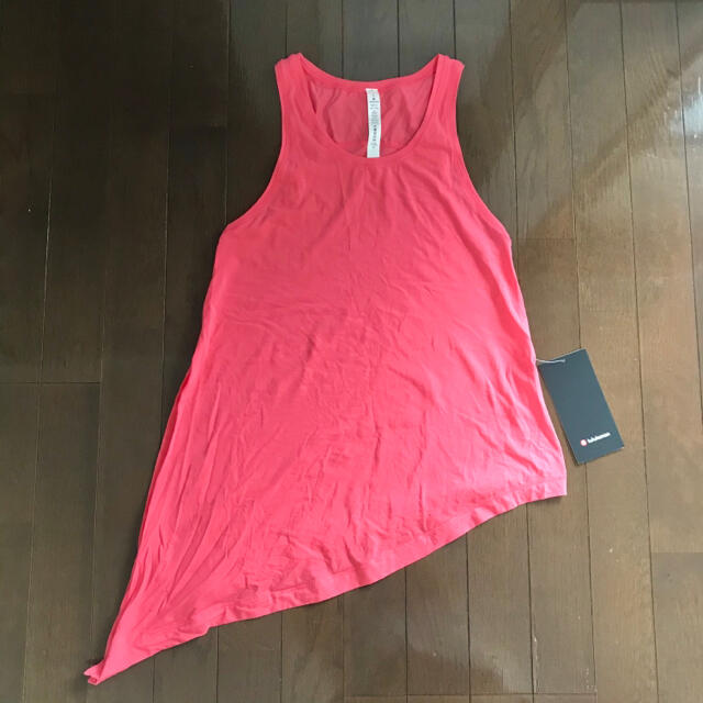 lululemon(ルルレモン)の新品タグ付き lululemon タンク To The Point Tank スポーツ/アウトドアのトレーニング/エクササイズ(ヨガ)の商品写真