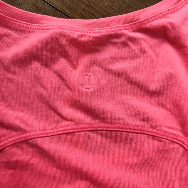 lululemon(ルルレモン)の新品タグ付き lululemon タンク To The Point Tank スポーツ/アウトドアのトレーニング/エクササイズ(ヨガ)の商品写真