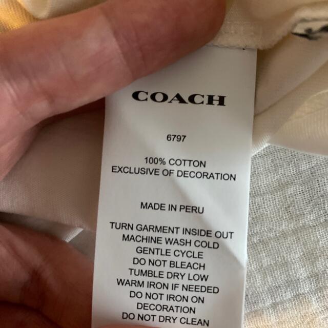 COACH(コーチ)のcoach×SNOOPY コーチ　スヌーピー　コラボTシャツ　新品未使用 レディースのトップス(Tシャツ(半袖/袖なし))の商品写真