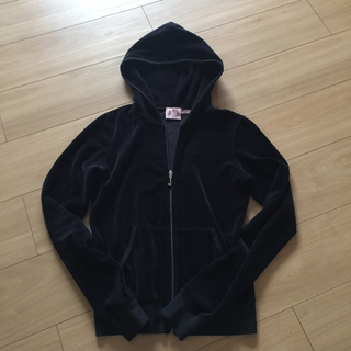 ジューシークチュール(Juicy Couture)のJuicy Couture 黒ベロア パーカー(パーカー)