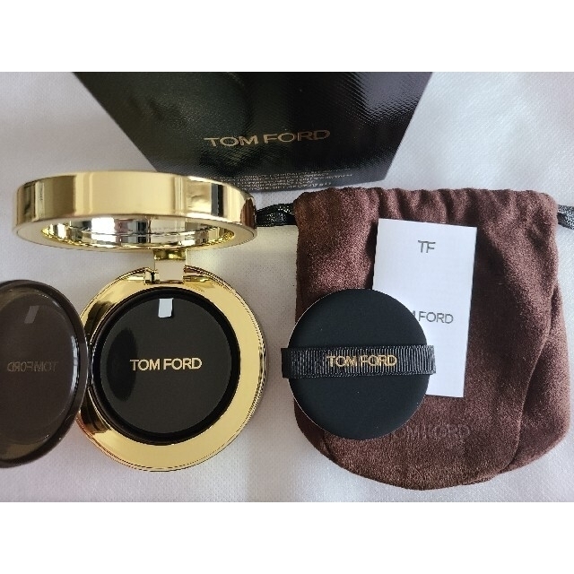 TOM FORD(トムフォード)のトムフォードビューティ シェイドアンドイルミネイト クッションファンデーション コスメ/美容のベースメイク/化粧品(ファンデーション)の商品写真