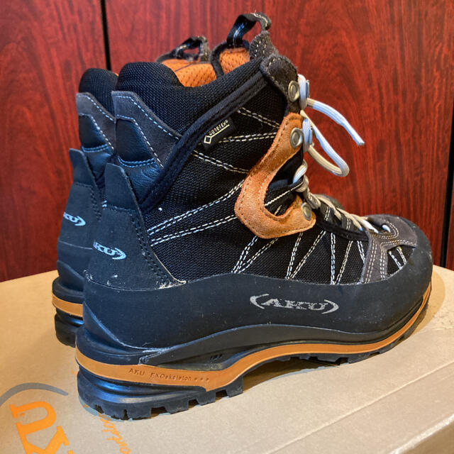 SCARPA(スカルパ)のAKU 23.5 登山靴 3シーズン 雪山 岩稜　マウンテンブーツ スポーツ/アウトドアのアウトドア(登山用品)の商品写真