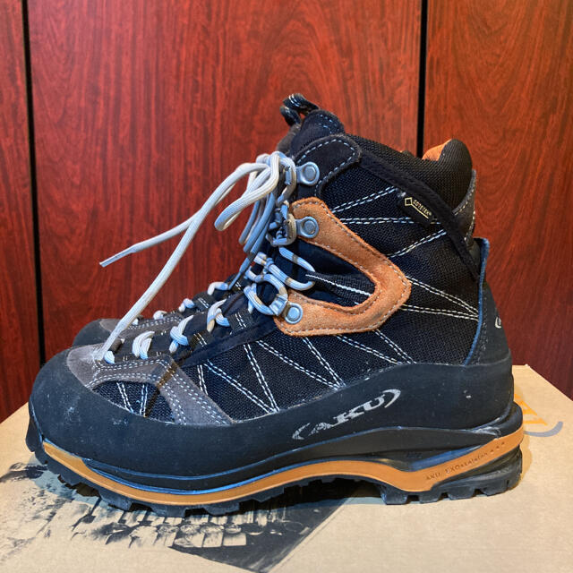 SCARPA(スカルパ)のAKU 23.5 登山靴 3シーズン 雪山 岩稜　マウンテンブーツ スポーツ/アウトドアのアウトドア(登山用品)の商品写真