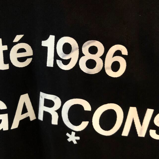 BLACK COMME des GARCONS(ブラックコムデギャルソン)のコムデギャルソン　スタッフコート メンズのジャケット/アウター(ステンカラーコート)の商品写真