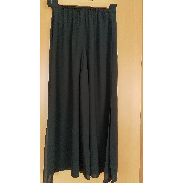 UNIQLO(ユニクロ)の美品 UNIQLO シフォンスリットスカートパンツSサイズ レディースのパンツ(キュロット)の商品写真