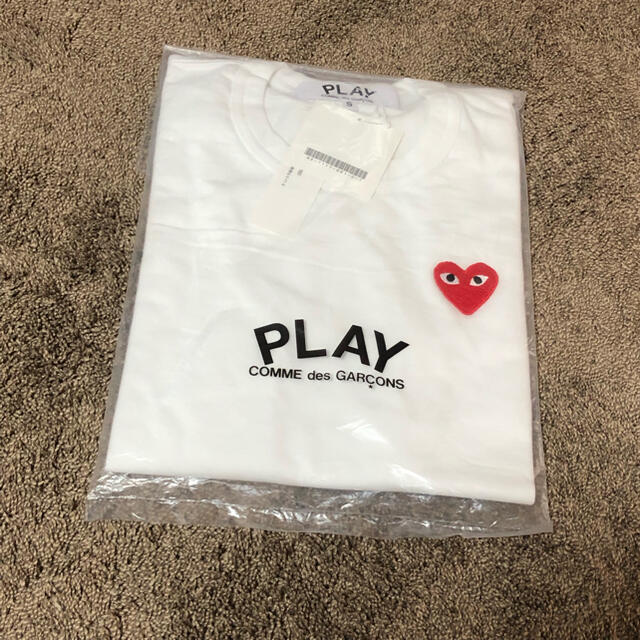 COMME des GARCONS(コムデギャルソン)のコムデギャルソンCOMME des GARCONSプレイハートロゴ半袖Tシャツ レディースのトップス(Tシャツ(半袖/袖なし))の商品写真