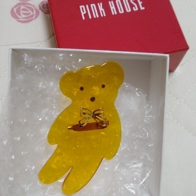 PINK HOUSE(ピンクハウス)の11 ピンクハウスのくまのアクリルブローチ レディースのアクセサリー(ブローチ/コサージュ)の商品写真