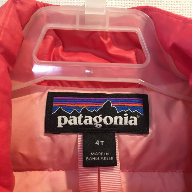 patagonia(パタゴニア)のパタゴニア   キッズダウンジャケット　4T キッズ/ベビー/マタニティのキッズ服女の子用(90cm~)(ジャケット/上着)の商品写真