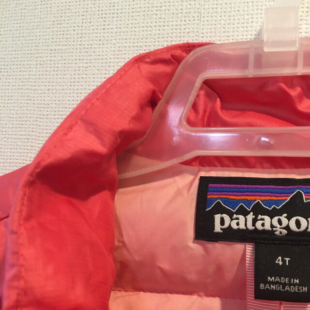 patagonia(パタゴニア)のパタゴニア   キッズダウンジャケット　4T キッズ/ベビー/マタニティのキッズ服女の子用(90cm~)(ジャケット/上着)の商品写真