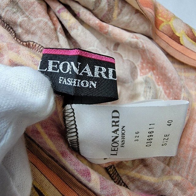 LEONARD(レオナール)の✨美品✨レオナール LEONARD 長袖 カットソー トップス 花柄 サイズ40 レディースのトップス(カットソー(長袖/七分))の商品写真