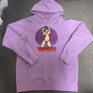 シュプリーム(Supreme)のSupreme Vampirella Hooded パープル 紫 パーカー XL(パーカー)