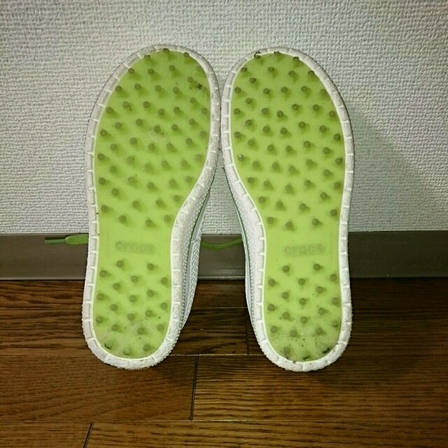 crocs(クロックス)のhy様 crocs golfクロックス/ ゴルフ シューズ 白×緑 25 スポーツ/アウトドアのゴルフ(その他)の商品写真