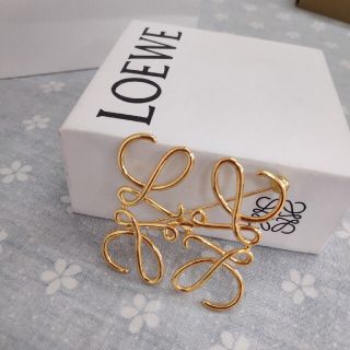 LOEWE - 美品❥LOEWE❥ ロエベ ブローチ アナグラムブローチ 刻印の ...