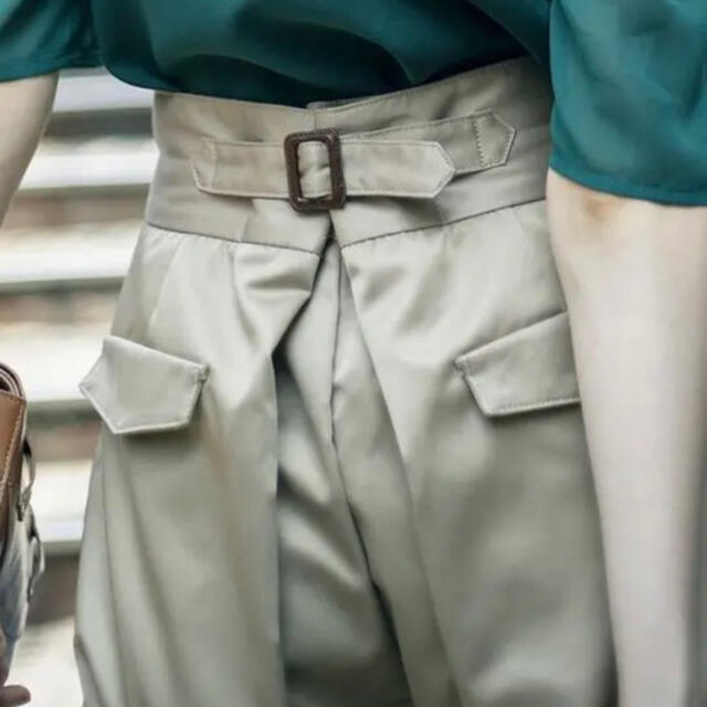 Ameri VINTAGE(アメリヴィンテージ)の【ameri vintage】OVAL CHINO LIKE PANTS レディースのパンツ(チノパン)の商品写真