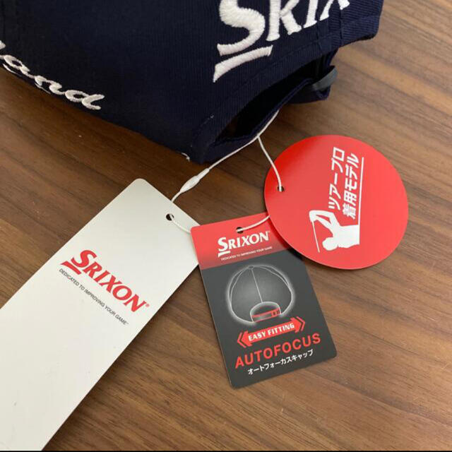 Srixon(スリクソン)の値下げしました！srixon キャップ　ツアーモデル　ゴルフ　新品タグ付き スポーツ/アウトドアのゴルフ(ウエア)の商品写真