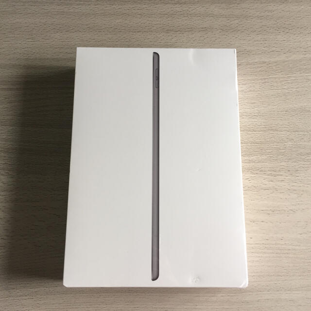 Apple(アップル)の新品 Apple 第8世代  iPad 128GB グレー  MYLD2J/A スマホ/家電/カメラのPC/タブレット(タブレット)の商品写真