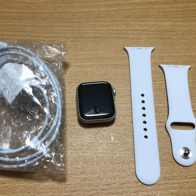 Apple Watch(アップルウォッチ)のapple watch se 40mm GPS メンズの時計(腕時計(デジタル))の商品写真