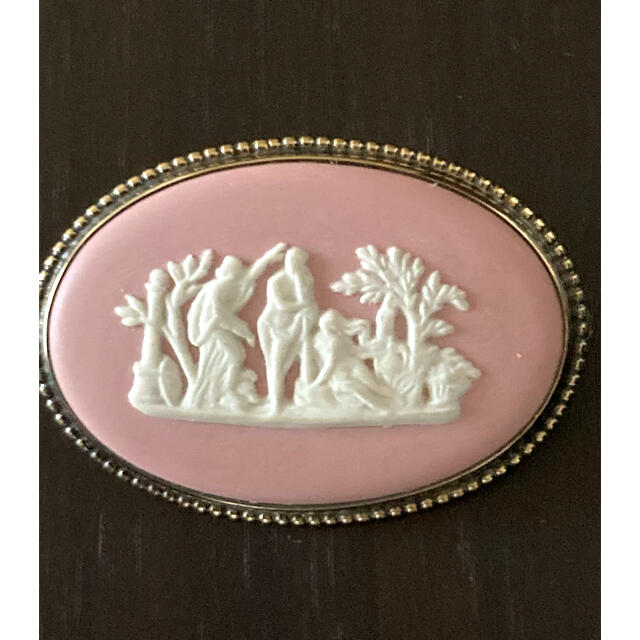 WEDGWOOD(ウェッジウッド)のウエッジウッド　ブローチ　2個セット レディースのアクセサリー(ブローチ/コサージュ)の商品写真