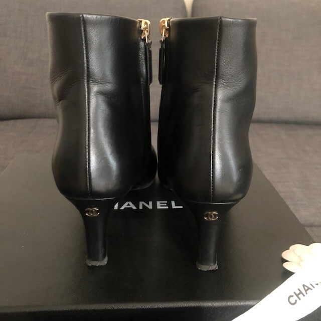 CHANEL - CHANELシャネル CCロゴ ショートブーツの通販 by oki's shop