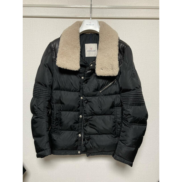 MONCLER(モンクレール)のレア　モンクレール　ダウンジャケット　ムートン　ボア　レザー　フード　黒　00 メンズのジャケット/アウター(ダウンジャケット)の商品写真