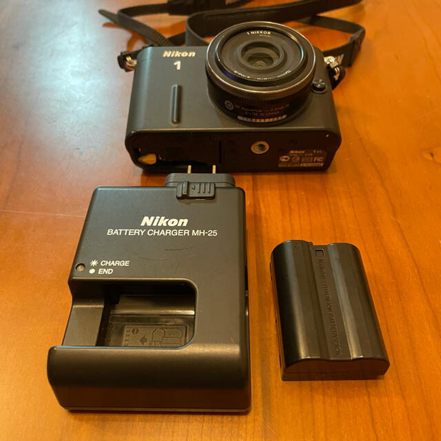 Nikon/ニコン 1 v1 デジタルカメラ本体　レンズはジャンク品
