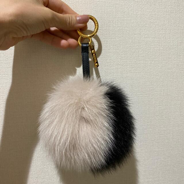 美品 FENDI ポンポンチャーム-