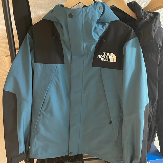 THE NORTH FACE(ザノースフェイス)のノースフェイス　マウンテンジャケット　マラードブルー　M メンズのジャケット/アウター(ナイロンジャケット)の商品写真