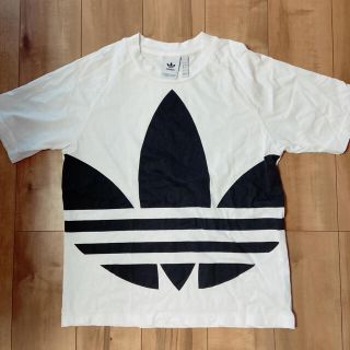 アディダス(adidas)のadidas Tシャツ(Tシャツ/カットソー(半袖/袖なし))