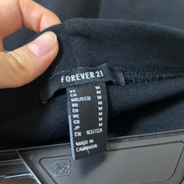 FOREVER 21(フォーエバートゥエンティーワン)のForever21 ブラックタイトスカート レディースのスカート(ロングスカート)の商品写真
