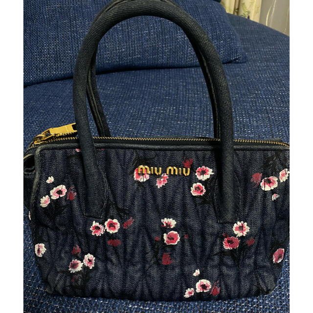 最新作在庫 miumiu MIU MIU 花柄 デニム ショルダーバッグの通販 by ay｜ミュウミュウならラクマ 